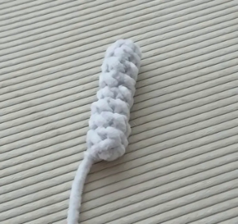 Kitten with Bow, step 4: Tail